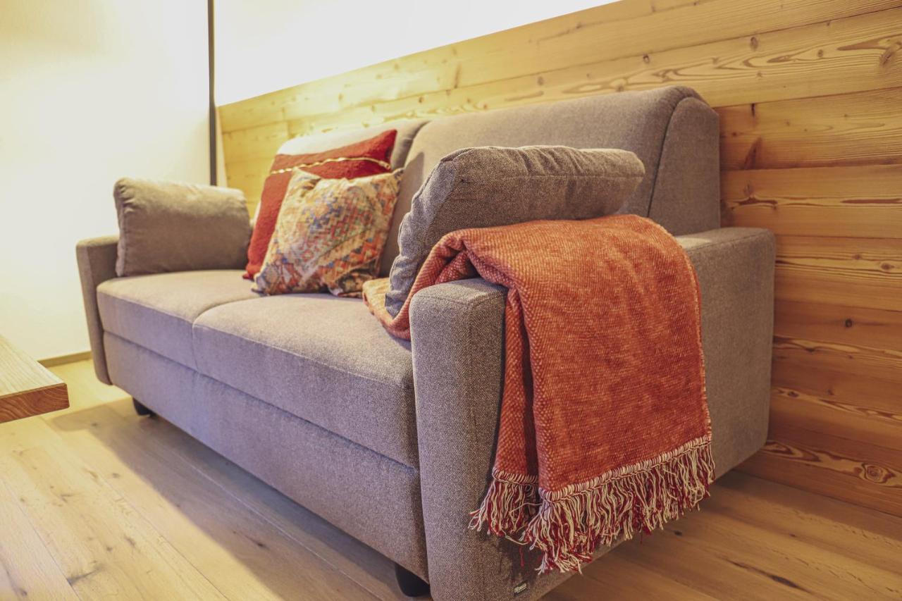 Mocking Apartment *