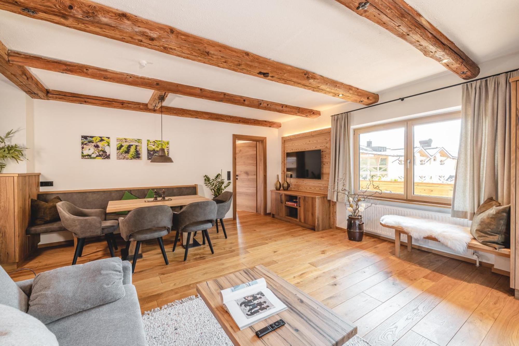 Mocking Apartment *